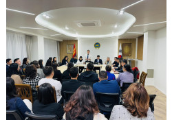 МОНГОЛ УЛСЫН ИХ ХУРЛЫН ГИШҮҮН, УИХ-ЫН МОНГОЛ-СОЛОНГОСЫН ПАРЛАМЕНТЫН БҮЛГИЙН ДАРГА Б.БАТ-ЭРДЭНЭ ТЭРГҮҮТЭЙ ТӨЛӨӨЛӨГЧИД МОНГОЛ ИРГЭДИЙН ТӨЛӨӨЛӨЛТЭЙ УУЛЗАВ