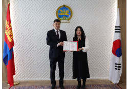 СОЛОНГОСЫН ДИПЛОМАТ АЖИЛТАНД ШАГНАЛ ГАРДУУЛАВ