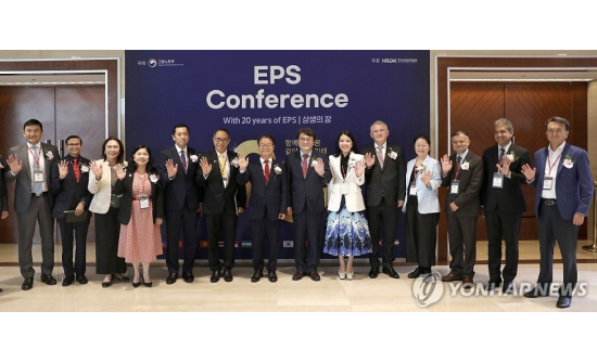 수흐볼드 주한 몽골 대사가 한국 교용허가제 20주년 기념 회의에 참석