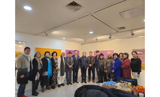 뭉흐징 몽골 화가의 개인전 한국에서
