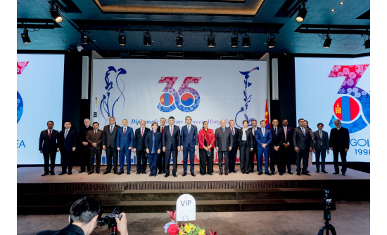 ӨНГӨРСӨН БА ИРЭЭДҮЙН 35 ЖИЛИЙН ОЙГ ТЭМДЭГЛЭВ.