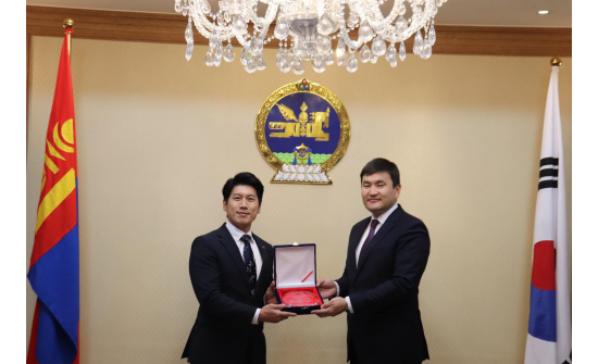수흐볼드 대사 정 사무엘 한문화진흥협회 회장과 면담을 가져