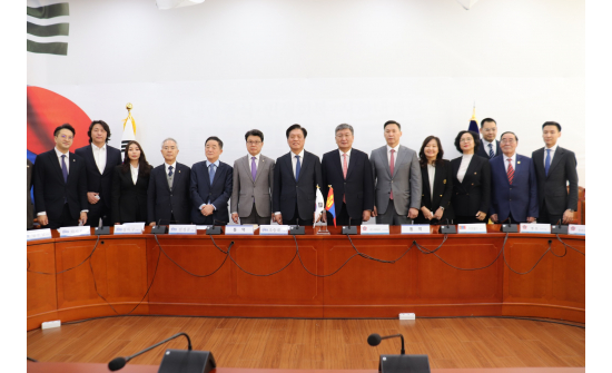 더불어민주당 사무총장과 면담을 가졌다